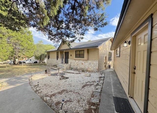 rental at 104 Canteen in Canyon Lake TX