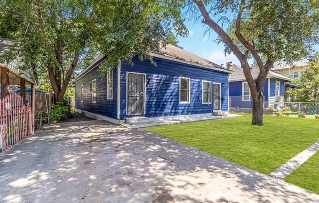 rental at 127 Dimmit St in San Antonio TX