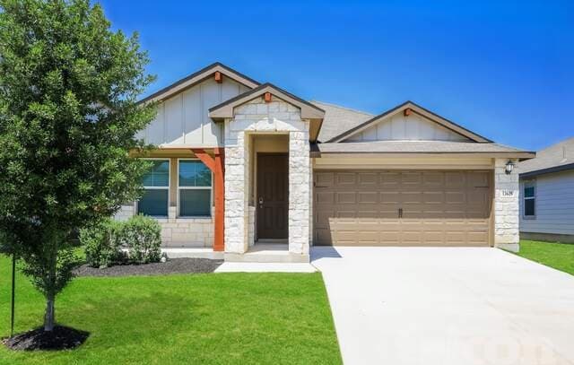 rental at 13615 Emerson Way in St Hedwig TX