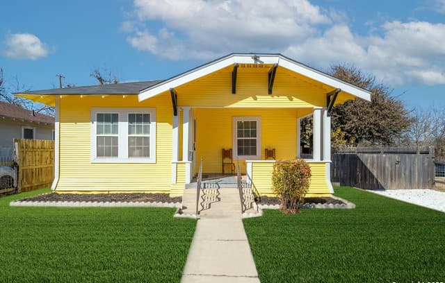 2-bedroom rental at 475 E French Pl in San Antonio TX
