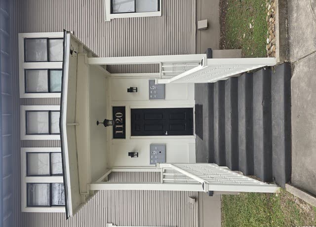 2-bedroom rental at 1120 W Woodlawn Ave Unit 6 in San Antonio TX
