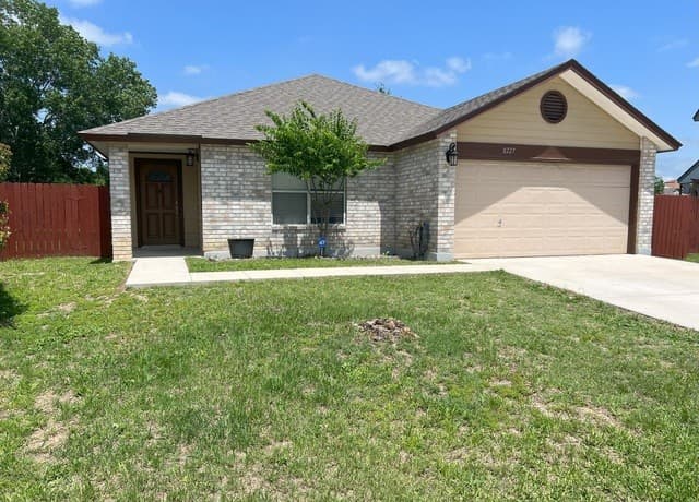 3-bedroom rental at 8227 Club Meadow Dr in Converse TX