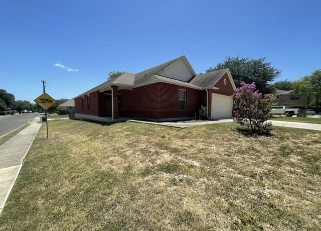 4-bedroom rental at 7202 Bluemist Pt in San Antonio TX