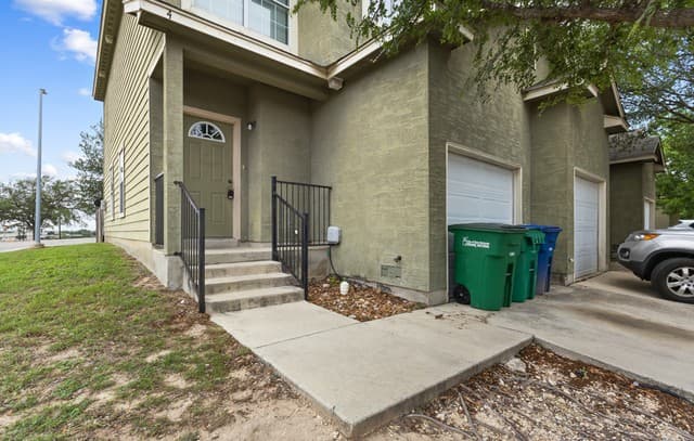 3-bedroom rental at 5002 Summit Wood Unit 4 in San Antonio TX