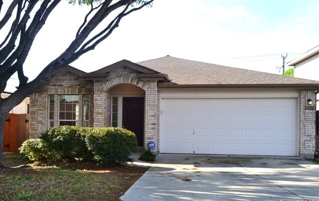 3-bedroom rental at 10414 Lion Hunt in San Antonio TX
