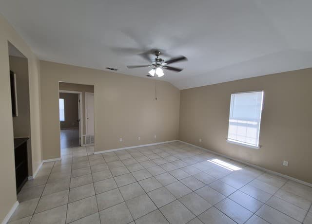 2-bedroom rental at 1016 Blanco Rd. Unit 104 in San Antonio TX