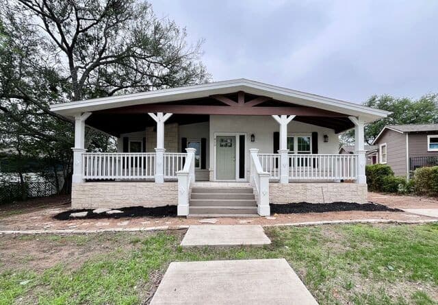 3-bedroom rental at 810 Elizabeth Rd in Terrell Hills TX