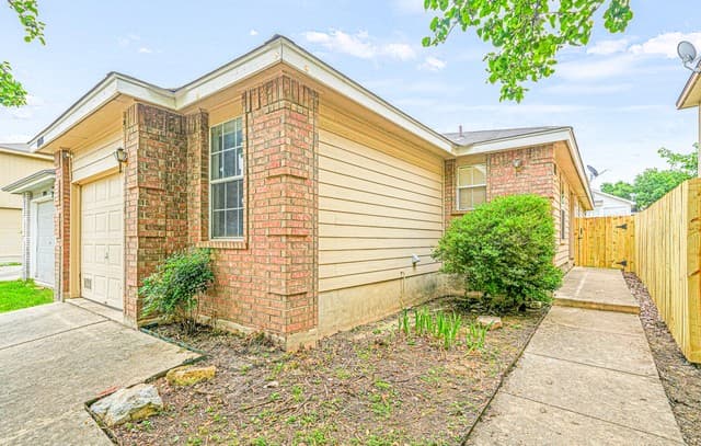 3-bedroom rental at 8954 Gill Brg in San Antonio TX