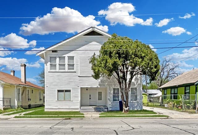 2-bedroom rental at 827 Steves Ave Unit 3 in San Antonio TX