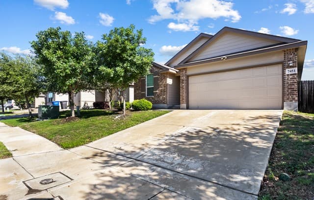3-bedroom rental at 7451 Hercules Pt in San Antonio TX