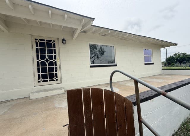 2-bedroom rental at 507 W Villaret in San Antonio TX