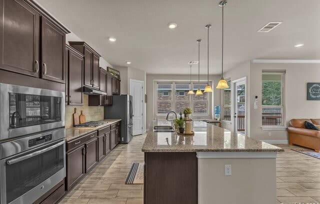 5-bedroom rental at 11926 Tower Crk in San Antonio TX