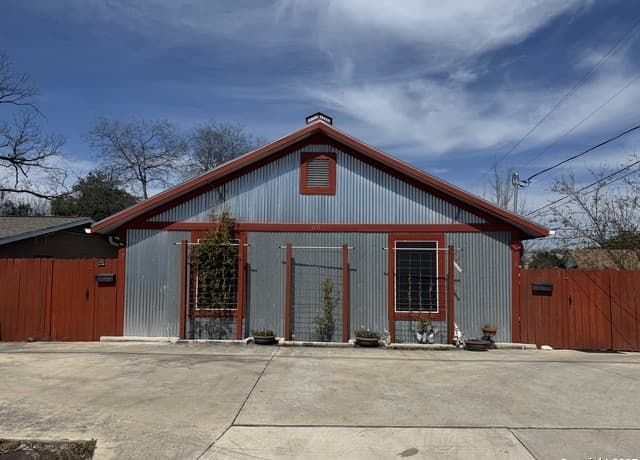 1-bedroom rental at 401 Dora St Unit 2 in San Antonio TX