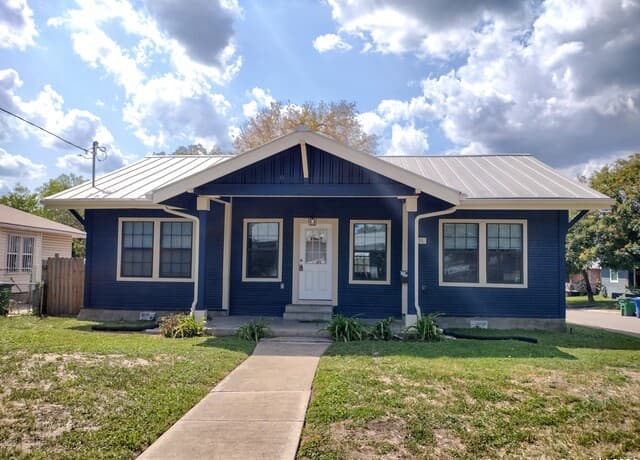 3-bedroom rental at 135 Harvard Ter in San Antonio TX