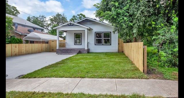 3-bedroom rental at 618 E Evergreen St in San Antonio TX