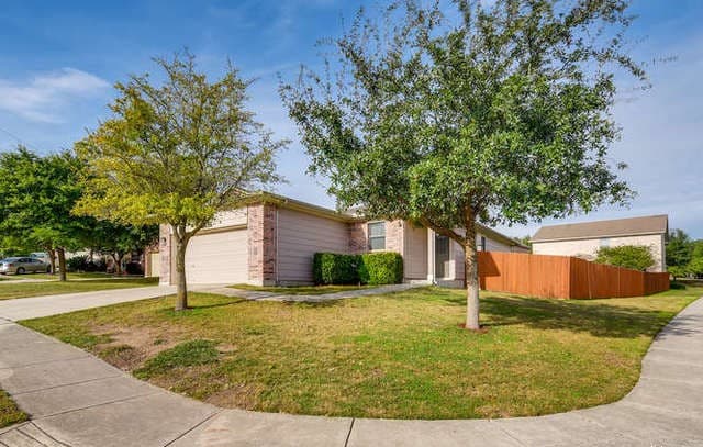 3-bedroom rental at 6607 Shadden Oaks in Live Oak TX