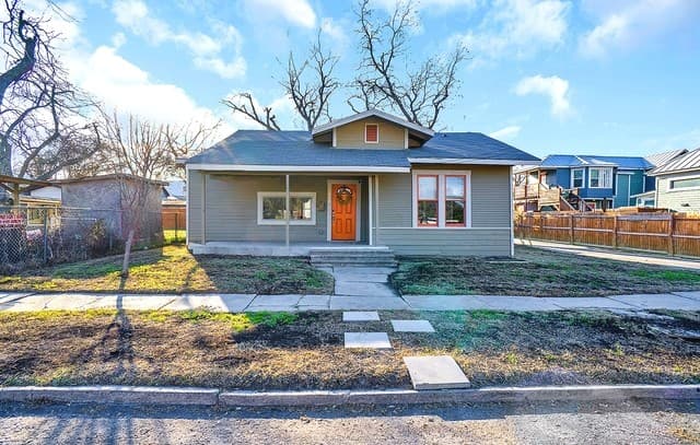 3-bedroom rental at 1013 N Palmetto in San Antonio TX