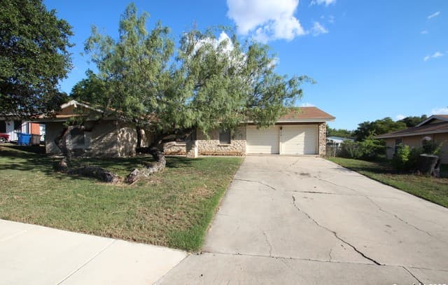 3-bedroom rental at 310 Threadneedle Ln in San Antonio TX