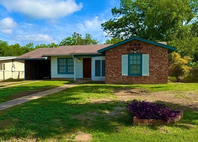 3-bedroom rental at 2423 Spicewood in San Antonio TX