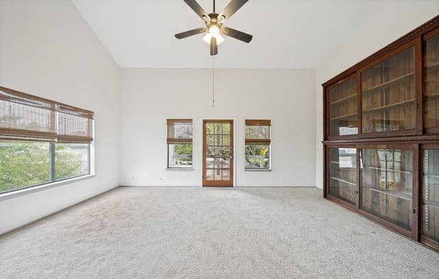 1-bedroom rental at 415 Albany Unit F in Alamo Heights TX