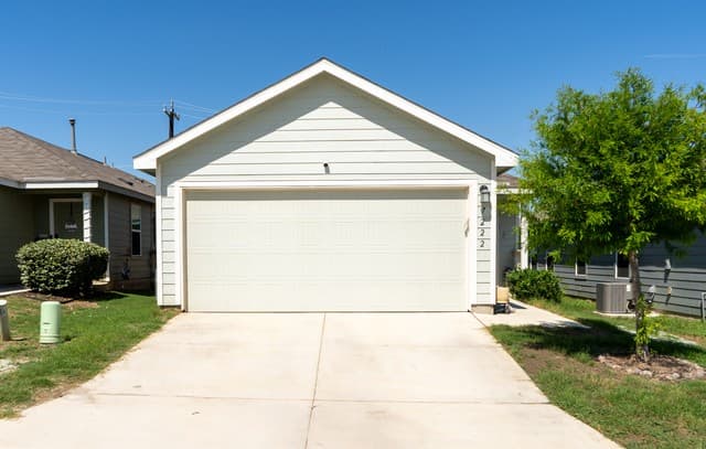 4-bedroom rental at 7222 Silos Rdg in San Antonio TX