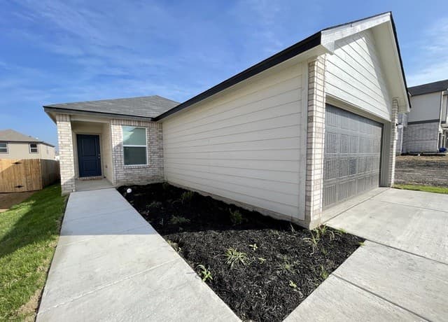 3-bedroom rental at 8405 Amistad Cv in Converse TX