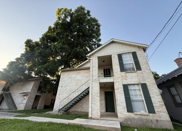 1-bedroom rental at 331 W Mistletoe Unit 201 in San Antonio TX