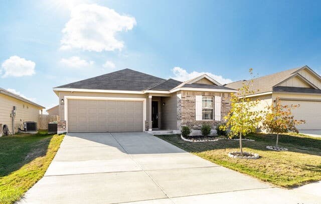 3-bedroom rental at 8011 Champion Crk in San Antonio TX