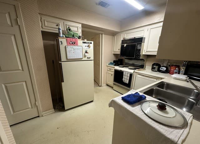 2-bedroom rental at 8415 Fredericksburg Rd Unit 402 in San Antonio TX