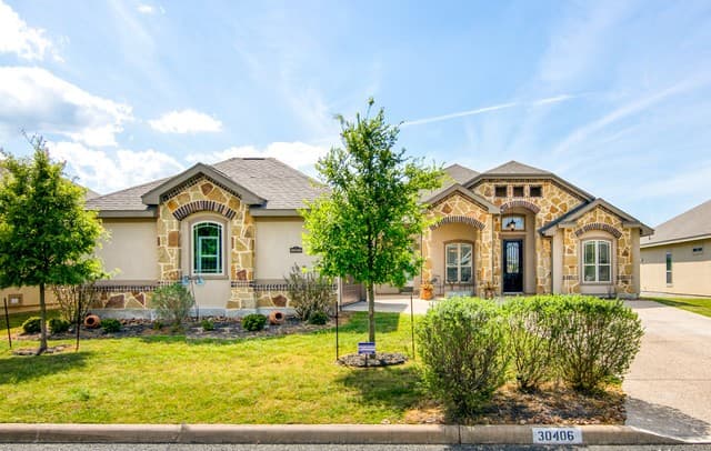 3-bedroom rental at 30406 Cibolo Run in Fair Oaks Ranch TX