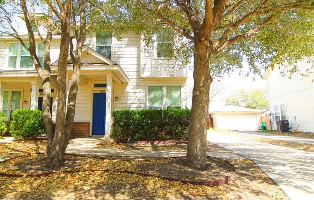 3-bedroom rental at 10216 Lateleaf Oak in San Antonio TX