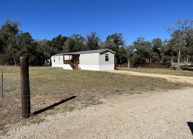 2-bedroom rental at 224 Oak View Dr in La Vernia TX