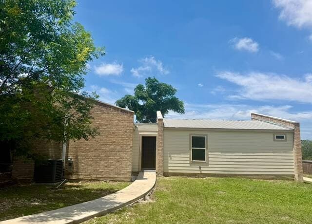 3-bedroom rental at 12010 Sailing Away in Live Oak TX