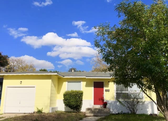 3-bedroom rental at 210 Laddie Pl in San Antonio TX