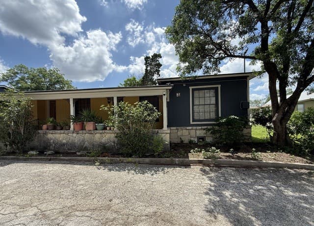 1-bedroom rental at 135 E Quill Dr Unit 2 in San Antonio TX