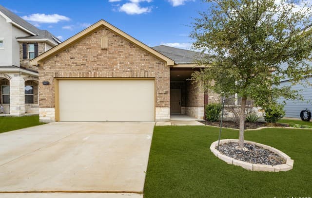 3-bedroom rental at 14477 Gunsight Pass in San Antonio TX