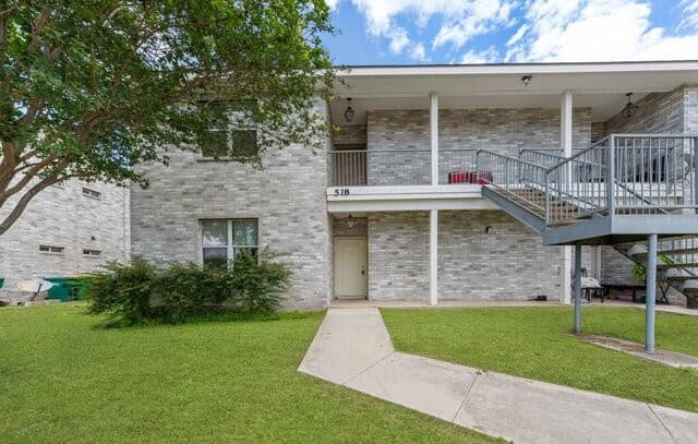 2-bedroom rental at 518 Dukeway Unit 1 in Universal City TX