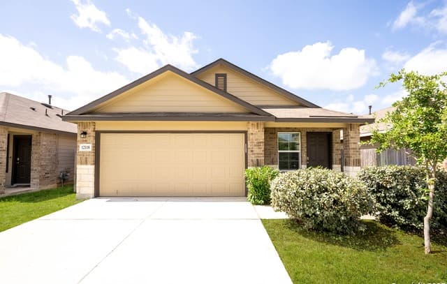 3-bedroom rental at 12118 Pease River in San Antonio TX
