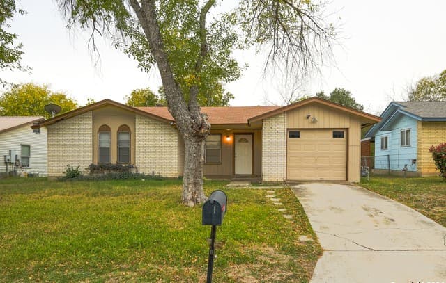 3-bedroom rental at 209 Royal Dr in Converse TX