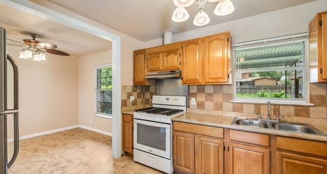 2-bedroom rental at 218 E Villaret in San Antonio TX