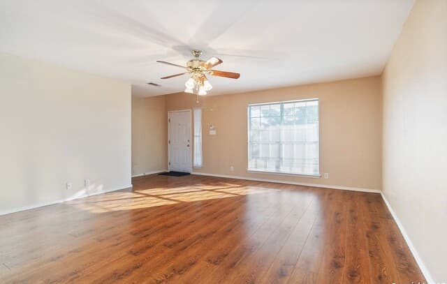 3-bedroom rental at 5207 Wood Glen Dr in San Antonio TX