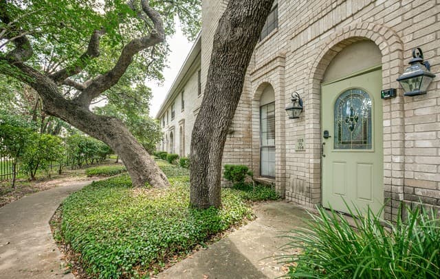 2-bedroom rental at 8415 Fredericksburg Unit 106 in San Antonio TX