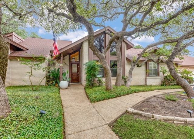 5-bedroom rental at 13128 Hunters Ledge in San Antonio TX