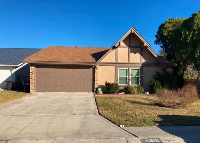 3-bedroom rental at 11910 Gallant Frst in San Antonio TX
