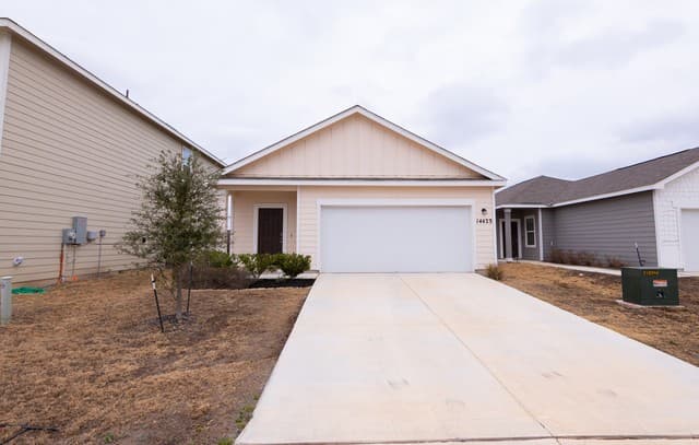 3-bedroom rental at 14423 Bonito Loop in San Antonio TX