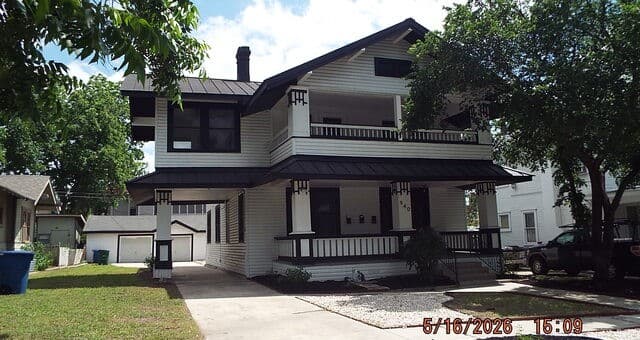 2-bedroom rental at 940 W Mulberry Unit DOWNSTAIRS, 1 in San Antonio TX