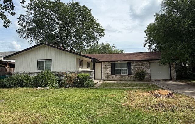 3-bedroom rental at 4338 Sun Vista Ln in San Antonio TX