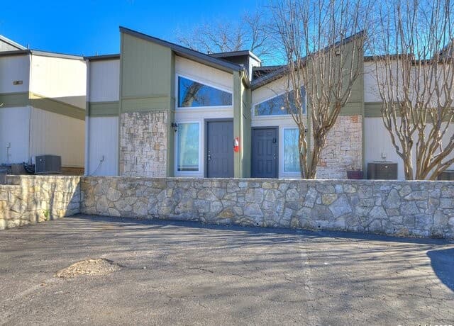 2-bedroom rental at 100 Lorenz Rd Unit 1501 in San Antonio TX