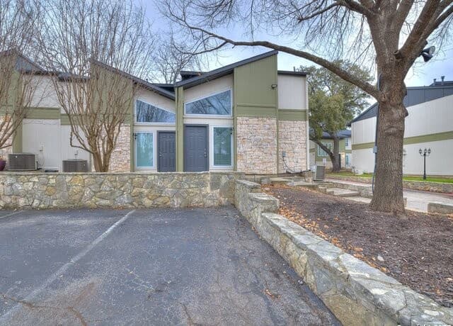 2-bedroom rental at 100 Lorenz Rd Unit 1504 in San Antonio TX