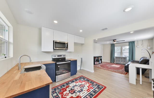 2-bedroom rental at 315 W Norwood Ct Unit 1 in San Antonio TX